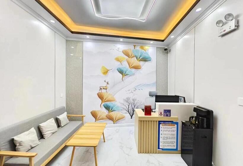 Pensionat 聚贤居客栈 Fenghuang Juxianju Inn