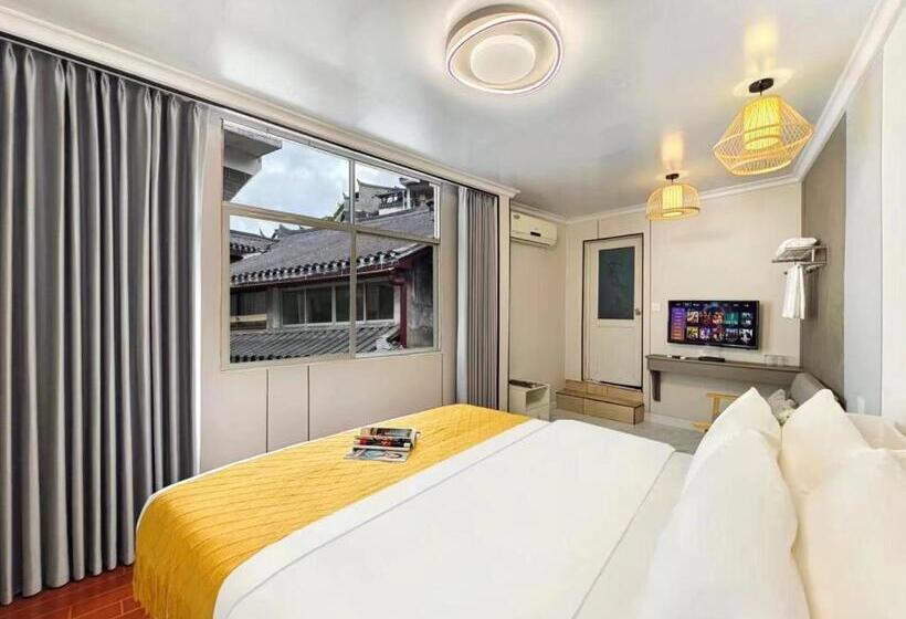 Pensionat 聚贤居客栈 Fenghuang Juxianju Inn