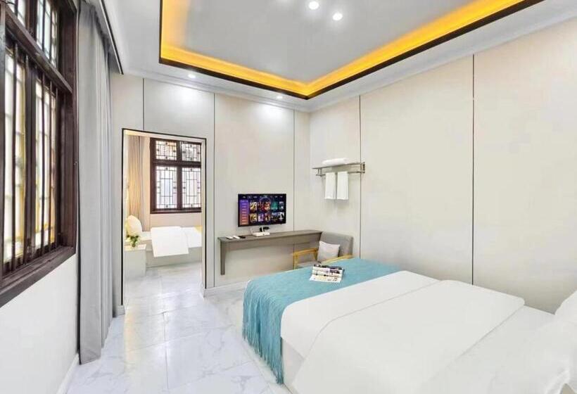 Pensionat 聚贤居客栈 Fenghuang Juxianju Inn