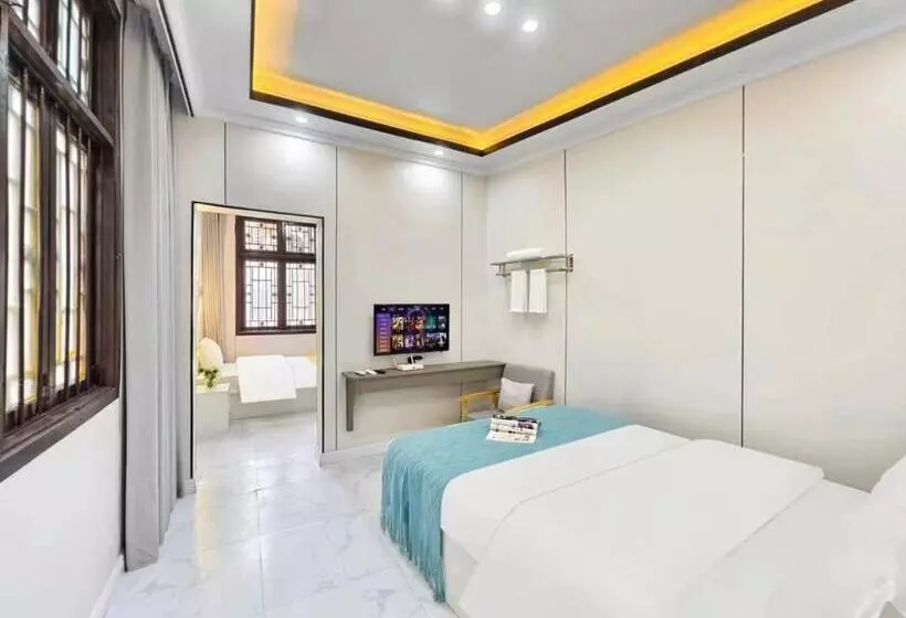 Majatalo 聚贤居客栈 Fenghuang Juxianju Inn