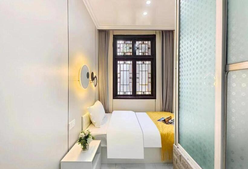 Pensionat 聚贤居客栈 Fenghuang Juxianju Inn