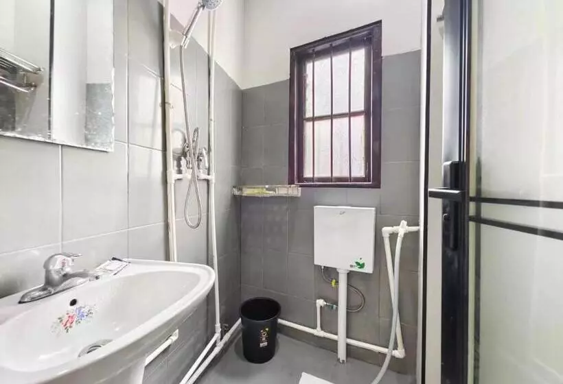 Majatalo 聚贤居客栈 Fenghuang Juxianju Inn