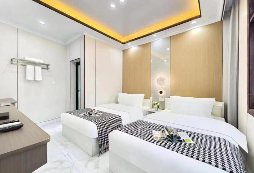 Pensionat 聚贤居客栈 Fenghuang Juxianju Inn