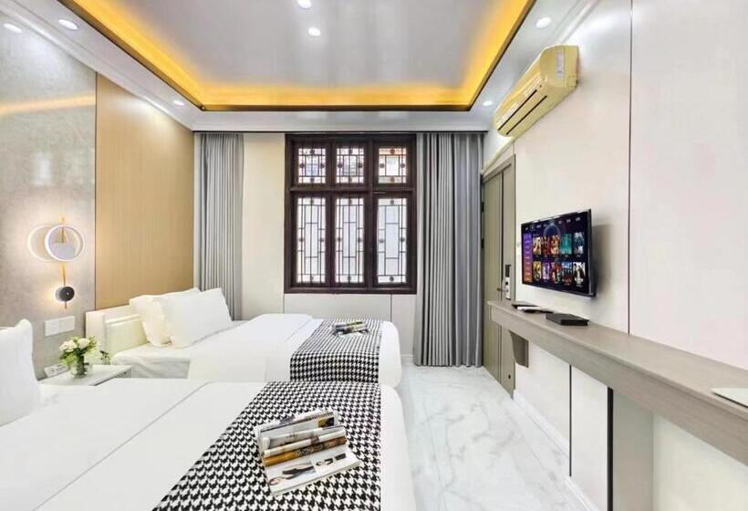 Pensionat 聚贤居客栈 Fenghuang Juxianju Inn