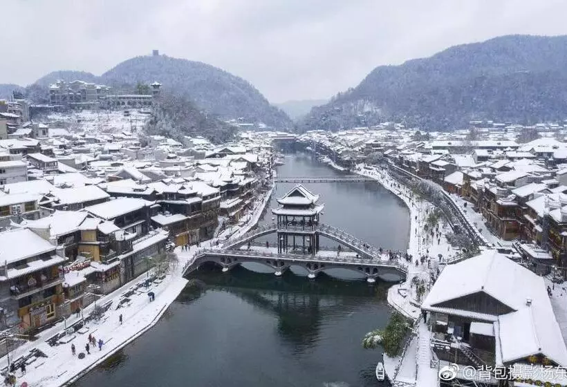 Majatalo 聚贤居客栈 Fenghuang Juxianju Inn