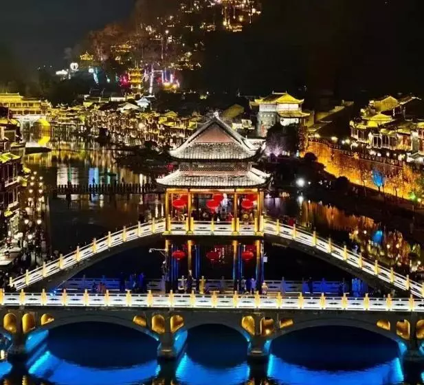 Majatalo 聚贤居客栈 Fenghuang Juxianju Inn