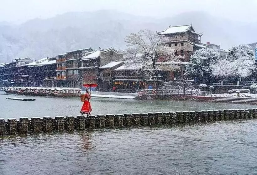Majatalo 聚贤居客栈 Fenghuang Juxianju Inn
