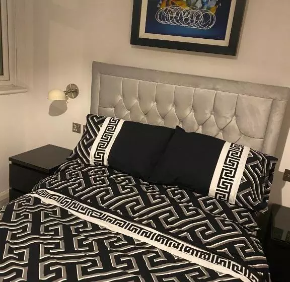 پانسیون Sanzzy Room London