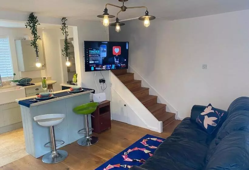 پانسیون Sanzzy Room London