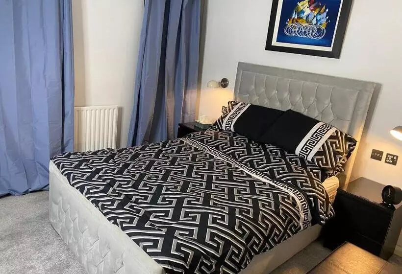 پانسیون Sanzzy Room London