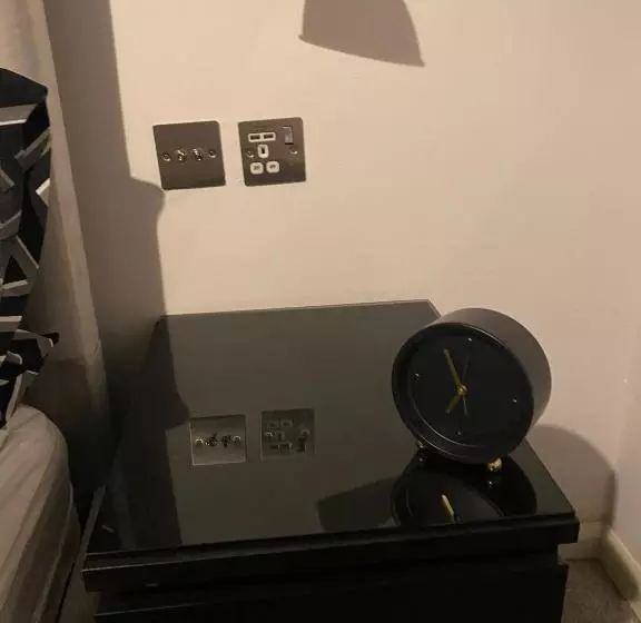 پانسیون Sanzzy Room London