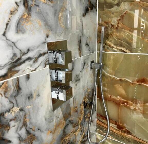 Pensão Thandi House Heathrow Airport