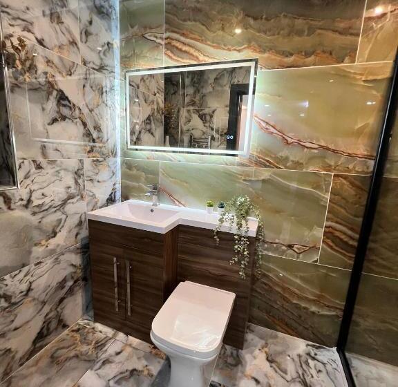 Pensão Thandi House Heathrow Airport