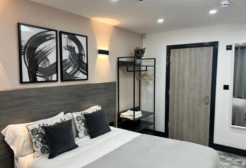 Pensão Thandi House Heathrow Airport