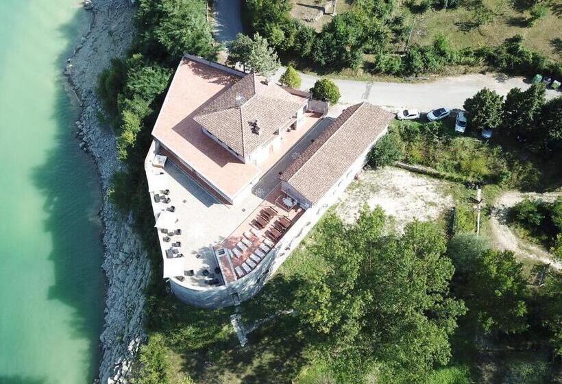 ホテル Agriturismo Incantesimo Del Lago Salto