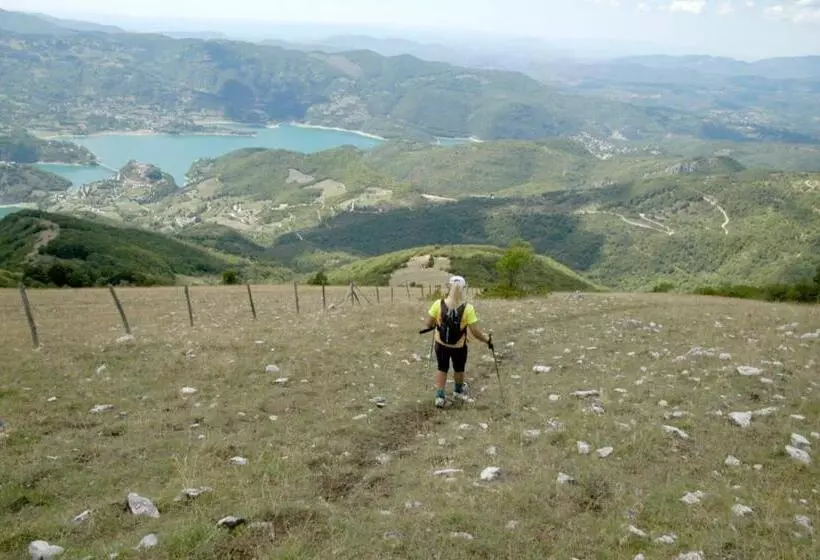 ホテル Agriturismo Incantesimo Del Lago Salto
