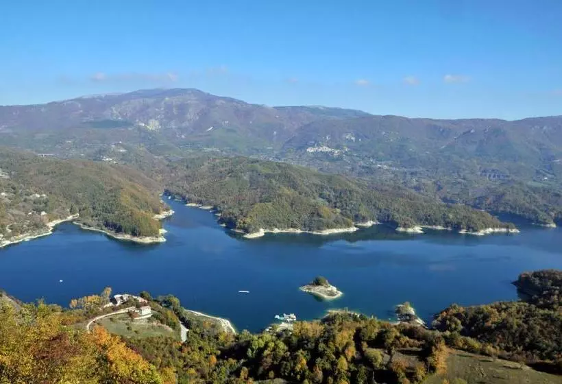 ホテル Agriturismo Incantesimo Del Lago Salto