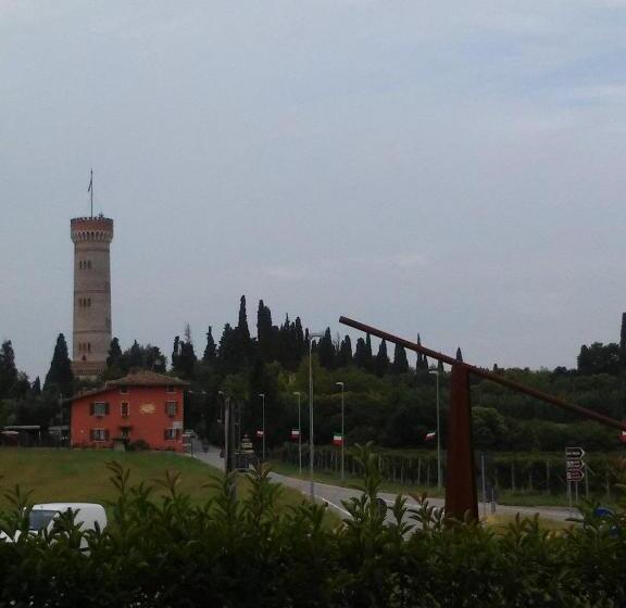 Отель Albergo Quatro Pini