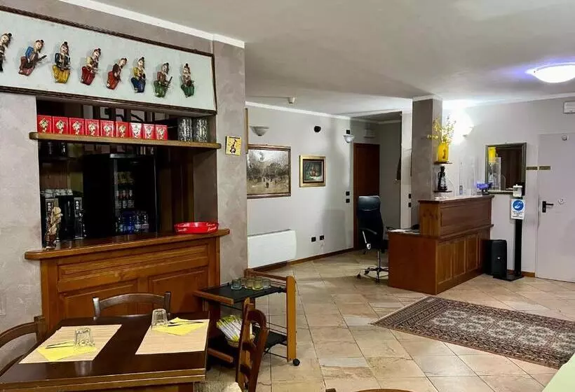 ホテル Albergo Quatro Pini