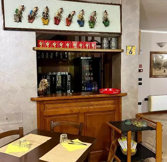 ホテル Albergo Quatro Pini