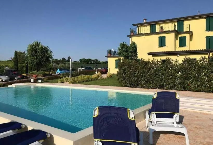 ホテル Albergo Quatro Pini