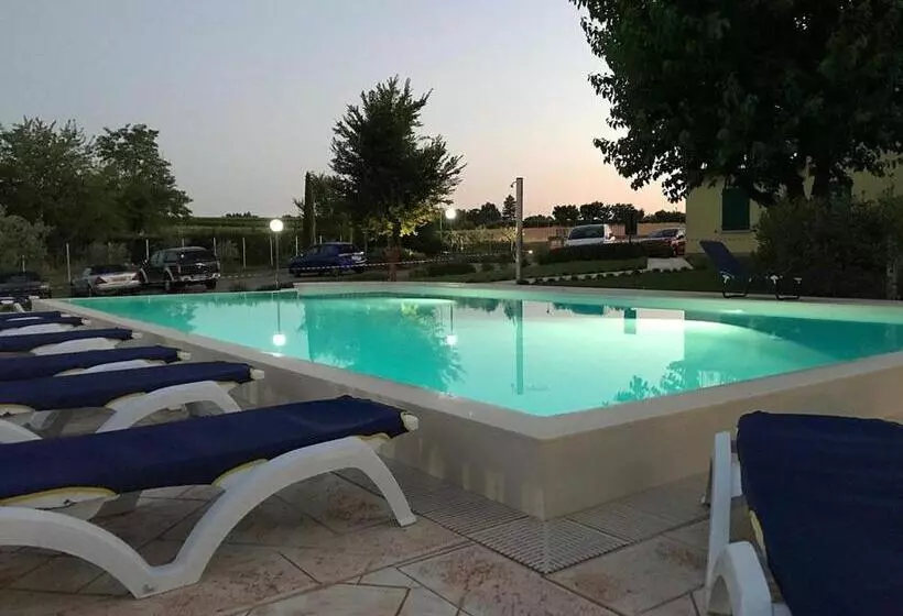 ホテル Albergo Quatro Pini