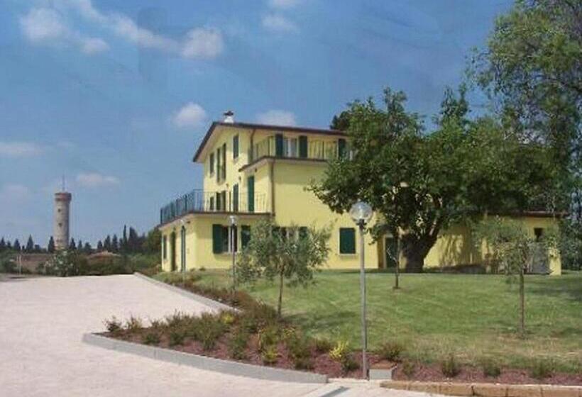 Отель Albergo Quatro Pini