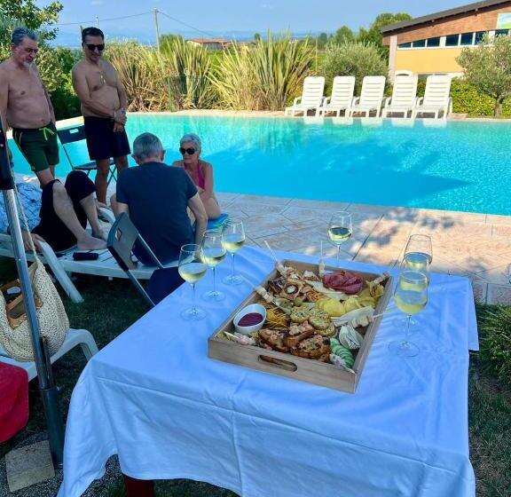 Отель Albergo Quatro Pini