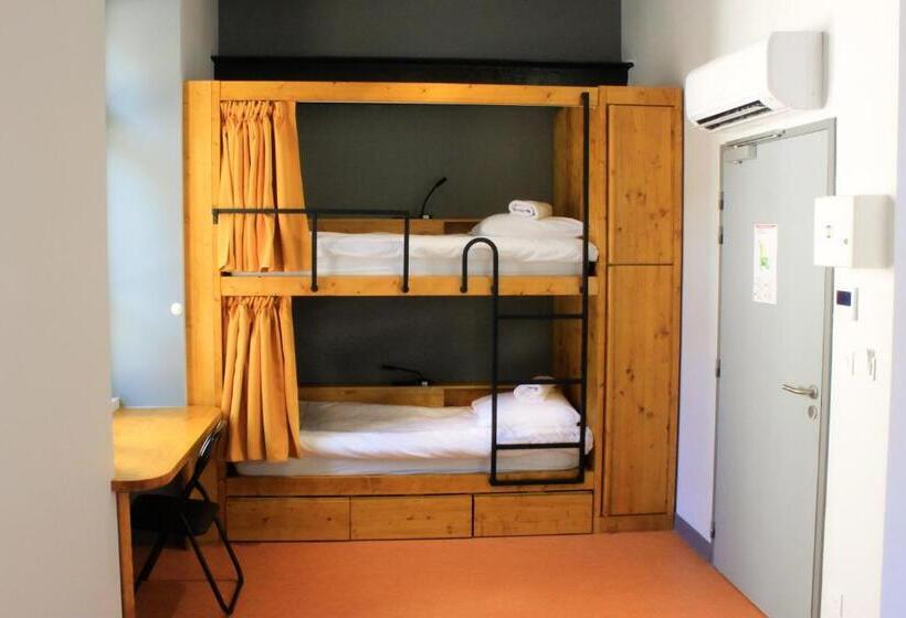 Hostel Auberge Le Leo De Foix