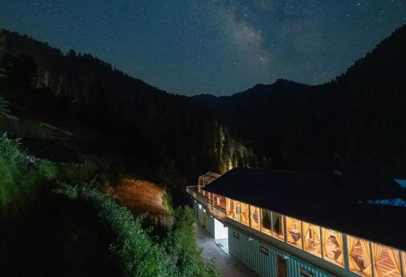 ユースホステル Moustache Shoja, Jibhi