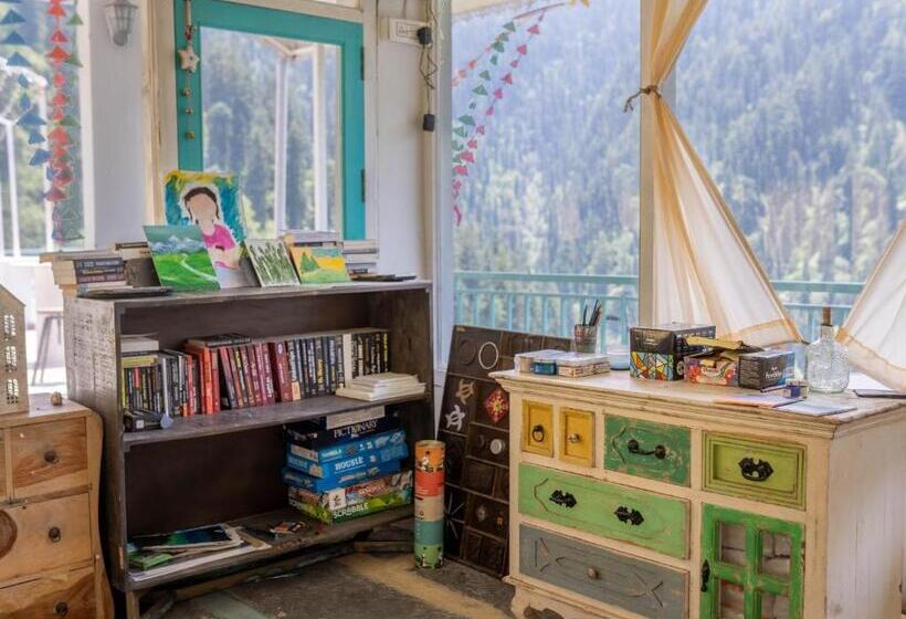 הוסטל Moustache Shoja, Jibhi