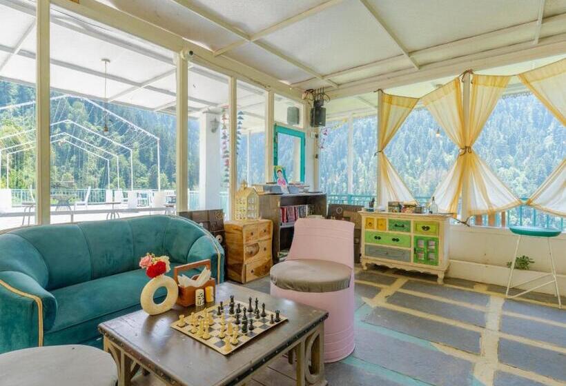 הוסטל Moustache Shoja, Jibhi