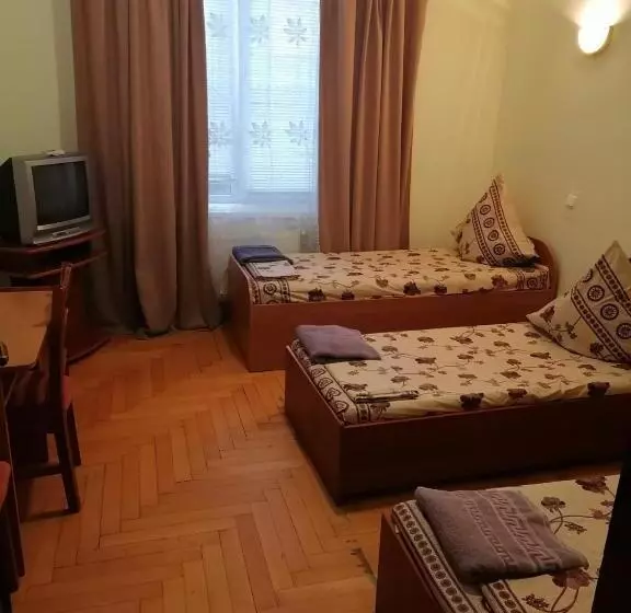 تختخواب و صبحانه українский дворик
