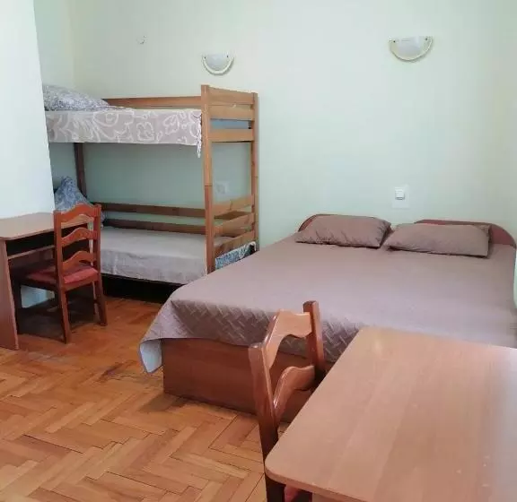تختخواب و صبحانه українский дворик