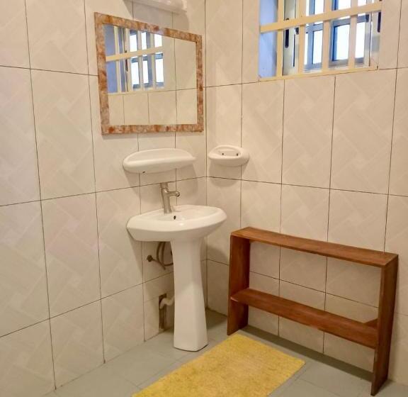 تختخواب و صبحانه Chez Marie Line