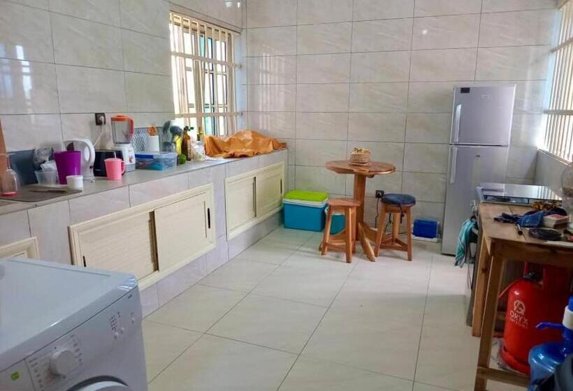 تختخواب و صبحانه Chez Marie Line