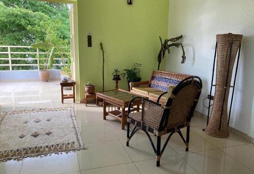 تختخواب و صبحانه Chez Marie Line