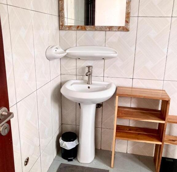 تختخواب و صبحانه Chez Marie Line