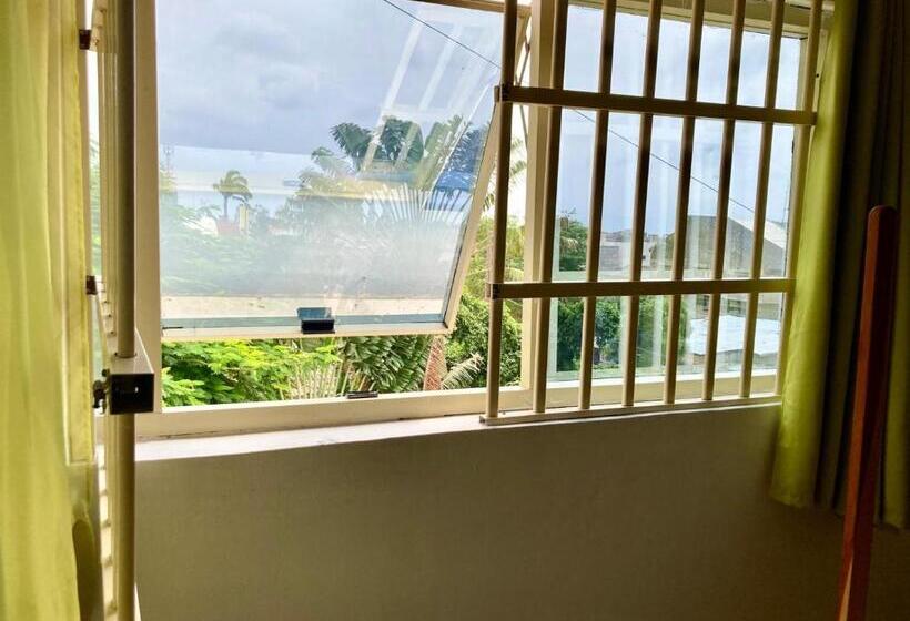 تختخواب و صبحانه Chez Marie Line