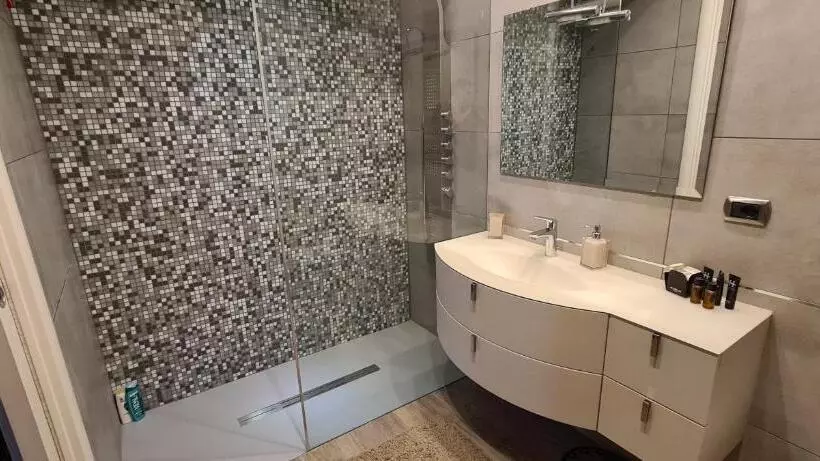 تختخواب و صبحانه Le Sale Resort
