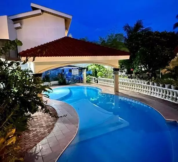 Gracey Dive Resort And Restaurant