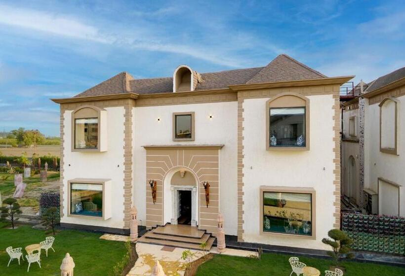 בית מלון כפרי French Riviera A Boutique