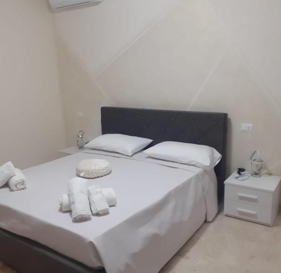 Lovely Bianco Rooms & Apartment