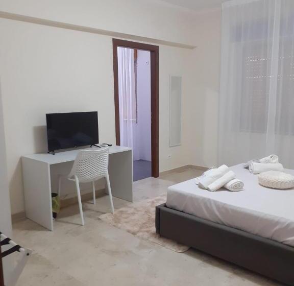 Lovely Bianco Rooms & Apartment