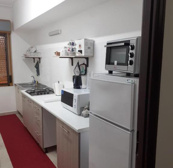 Lovely Bianco Rooms & Apartment