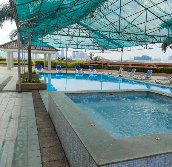 Nesting Lounge One At Santorini Condotel