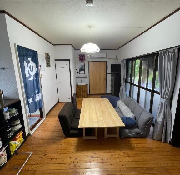 بنسيون 与論ゲストハウス ズッ友荘