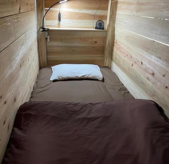 بنسيون 与論ゲストハウス ズッ友荘