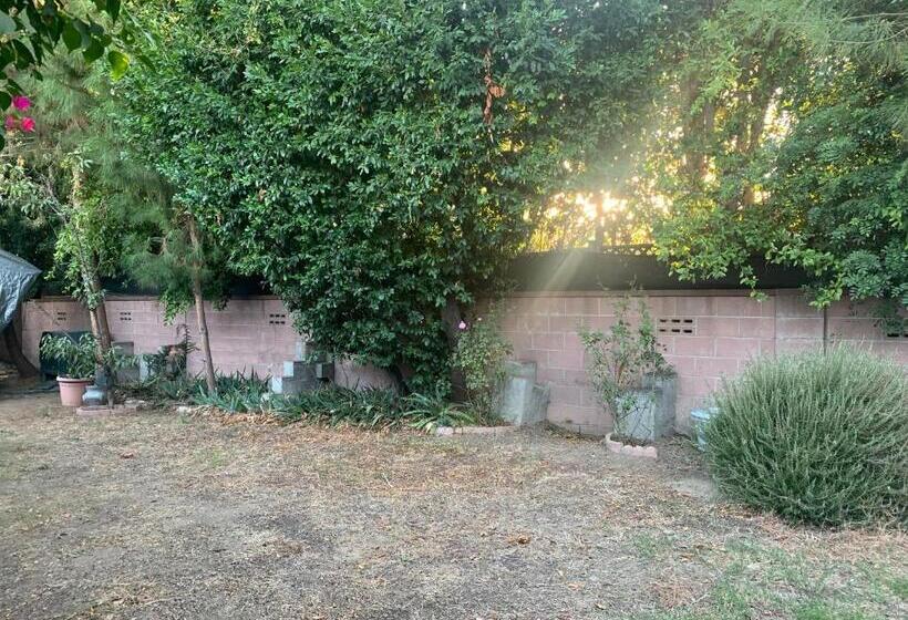 膳宿费 Art Studio At 8509 Fullbright Avenue, Winnetka, Ca, Usa 91306