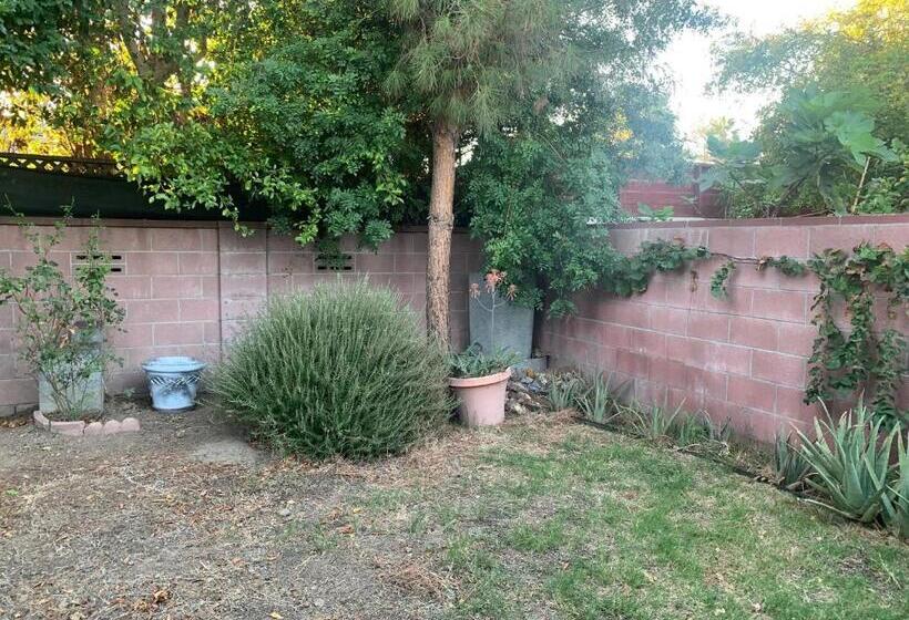 膳宿费 Art Studio At 8509 Fullbright Avenue, Winnetka, Ca, Usa 91306